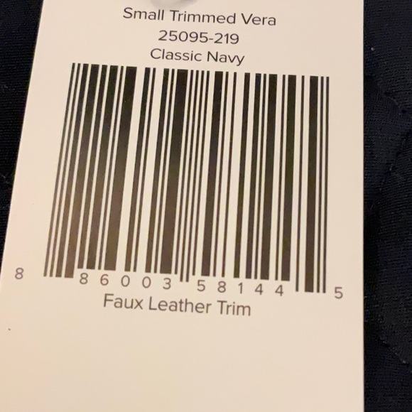 Small Trimmed Vera in Classic Navy - Picture 6 of 6